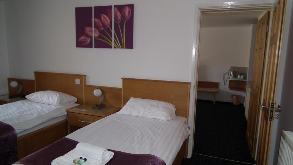 The Beach Motel Trearddur Room photo